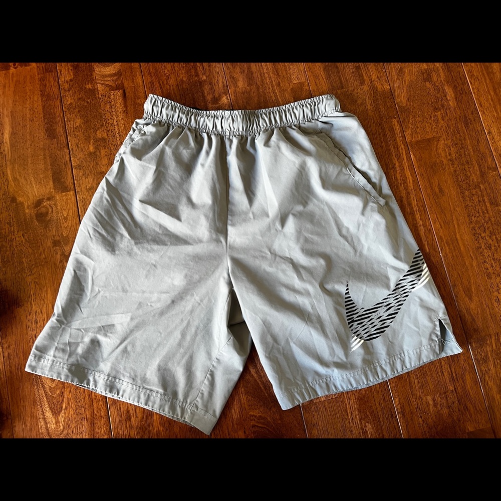 Nike shorts size Mens Medium, gray, excellent condition! 100% polyester